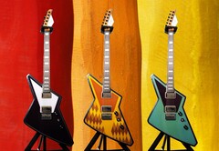 O design da Cream DaVinci pode ser alterado com o toque de um botão usando E Ink. (Fonte da imagem: Cream Guitars)