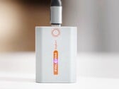 A bateria da Falcam pode ser carregada diretamente por meio de um cabo USB-C.