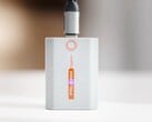 A bateria da Falcam pode ser carregada diretamente por meio de um cabo USB-C.