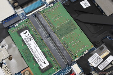 Slots acessíveis 2x SODIMM