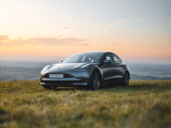 Dezenas de carros Tesla foram invadidos por um pesquisador de segurança. (Fonte da imagem: Martin Katler via Unsplash)