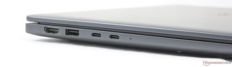 À esquerda: HDMI 2.1, USB-A 3.2 Gen. 1, 2x Thunderbolt 4 com DisplayPort 2.1 + Power Delivery