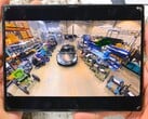 Em busca de vestígios de tirânio, o canal do YouTube JerryRigEverything desmonta o Samsung Galaxy Z Fold8.