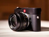 A Leica Noctilux-M 1.2/35 ASPH. é muito compacta, mas relativamente pesada (Fonte da imagem: Leica)