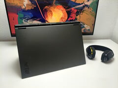 O Asus TUF Gaming A18 sacrifica a portabilidade em prol de uma tela gigantesca.