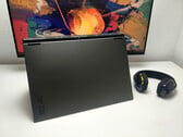 O Asus TUF Gaming A18 sacrifica a portabilidade em prol de uma tela gigantesca.