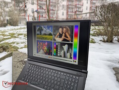 Apex 17 ao ar livre, com neve ao fundo