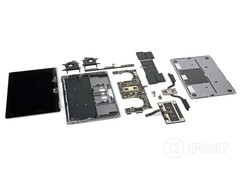 O novo MacBook Pro 2021 foi desmontado a fim de avaliar sua reparabilidade (Imagem: iFixit)