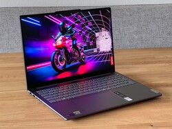 Em análise: Lenovo Yoga Pro 9i 16 G9. Dispositivo de teste fornecido pelo senhor: