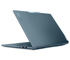 Portas do lado direito do Lenovo Yoga Pro 9 RTX 5060. (Fonte da imagem: Globaldata)