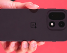 O OnePlus 15, um novo telefone carro-chefe que foi lançado recentemente na China. (Fonte da imagem: OnePlus)