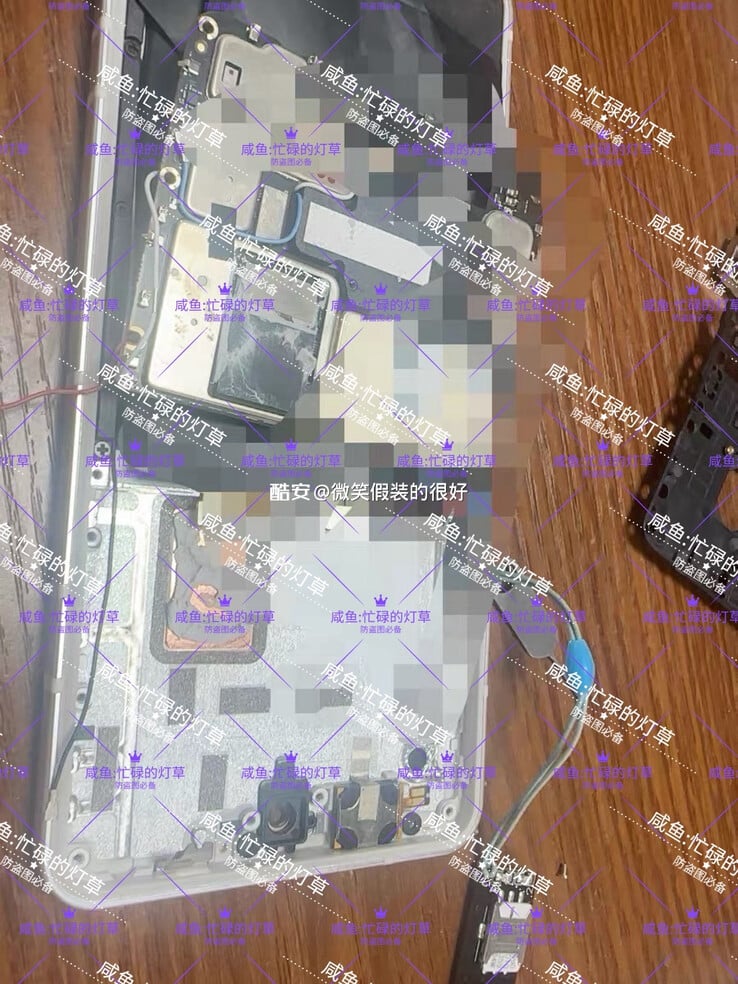 A placa-mãe QRD8975, localizada acima do próprio QRD