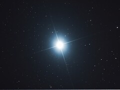 Uma imagem mostrando a estrela Sirius no espaço. (Fonte da imagem: dom1706 - Pixabay)