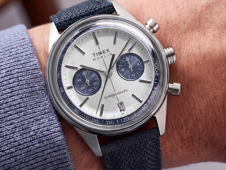 Close-up do Timex Marlin Jet Chronograph TW2Y89900 em um pulso.