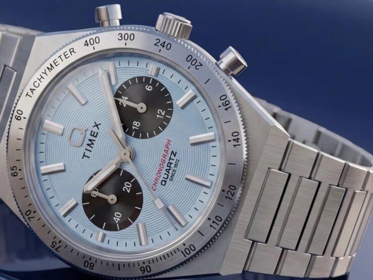 O Timex TW2Y92400 apresenta um mostrador radial azul-gelo no estilo CD, submostradores pretos,