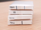 Vamos desembalar alguns iPhones novos(?). (Fonte: Unbox Therapy via YouTube)