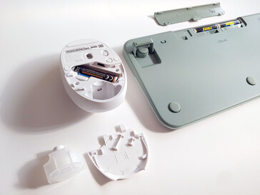 Compartimentos de bateria. (Fonte da imagem: Notebookcheck)