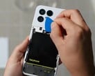A bateria do Fairphone 6 é particularmente fácil de ser substituída. (Fonte da imagem: iFixit)