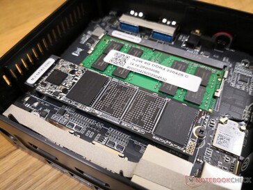 Slot primário M.2 2280 SATA III. O modelo não é enviado com SSDs NVMe