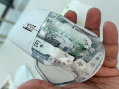 O Logitech MX Master 4 com um acabamento translúcido ainda não lançado. (Fonte da imagem: Reddit)