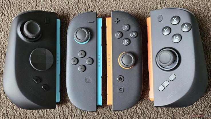 Uma comparação com os Joy-Cons originais revela a diferença significativa de tamanho entre os controles M12S.