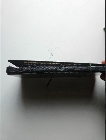Uma foto lateral do Xiaomi Redmi Note 13 Pro 5G explodido (Fonte da imagem: Sri Varshan; captura de tela)
