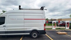 Tesla Supercharger equipe de manutenção (imagem: Grinolam/Reddit)