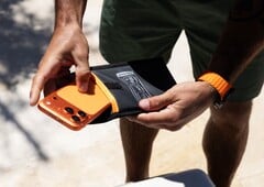 A bolsa de recuperação para celular da UAG foi projetada para secar smartphones de maneira particularmente eficaz.