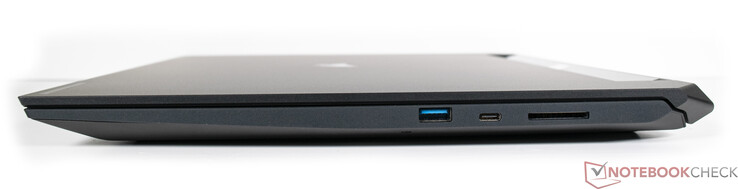 Certo: USB Tipo A, Thunderbolt USB4, leitor de cartões SD (UHS-III)