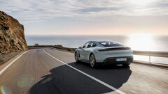 O Porsche Taycan 2025 está entre os modelos convocados. (Fonte: Porsche)