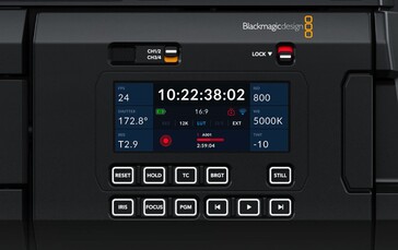 Os monitores touchscreen LCD FHD de 5" duplos na câmera permitem que um assistente monitore a gravação junto com o operador da câmera. (Fonte: Blackmagic)