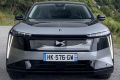 DS N°7 E-Tense: O novo veículo elétrico de luxo (BEV) oferece até 460 milhas de autonomia elétrica e uma configuração com tração nas quatro rodas (AWD) de 345 hp