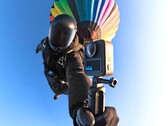 A nova GoPro Max 2 acaba de cair do céu, como pode ser visto nesta imagem teaser oficial (Fonte da imagem: GoPro)