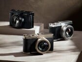 A Lumix L10 está disponível em três cores, sendo que a Titanium Gold é oferecida como uma edição limitada.