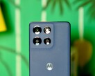 O Motorola Moto G86 Power tem uma bateria enorme e uma tela muito brilhante. (Fonte da imagem: Notebookcheck)