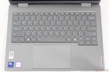 Layout revisado com teclas maiores e uma tecla dedicada ao Microsoft Co-Pilot