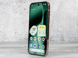 O Pixel 10 Pro é um dos melhores smartphones disponíveis atualmente (Fonte da imagem: Daniel Schmidt / Notebookcheck)