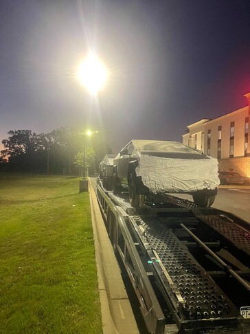 Suposta unidade de teste de colisão do Cybertruck