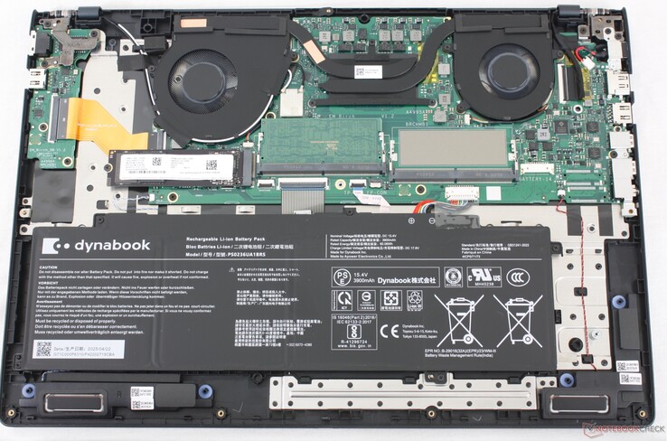 Fácil de manter com SSD M.2 2280 acessível e dois slots DDR5 SODIMM