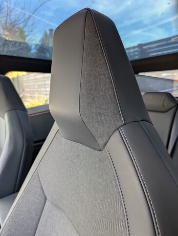 estofamento do assento do Cybertruck AWD 2026.