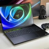 Jogador extremamente rápido, mas comparativamente silencioso - Análise do laptop Razer Blade 18 2025 RTX 5090
