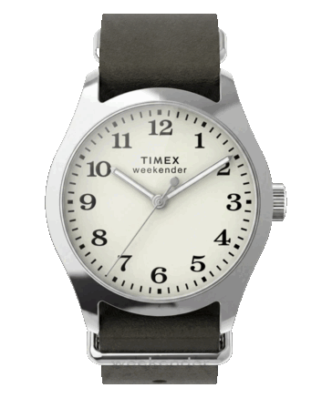 Timex Weekender New England TW2Y86600, com caixa prateada de 34 mm, mostrador creme e pulseira de couro verde-escuro.