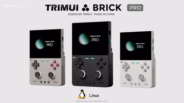 O TrimUI Brick Hammer Pro possui uma estrutura em policarbonato e um processador Allwinner.
