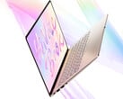 O MateBook 14 Core Edition 2026 é equipado com o Intel Core Ultra 5 325. Na imagem: uma imagem promocional que mostra o design fino do laptop.