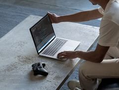 O Surface Laptop Studio 2 pode ser difícil de distinguir de seu antecessor, na foto. (Fonte da imagem: Microsoft)