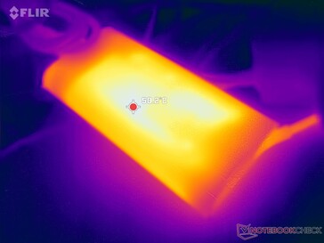 O adaptador CA pode atingir mais de 50 °C ao operar cargas exigentes