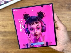Espera-se que o sucessor do Galaxy Z Fold7 (foto aqui) ofereça uma tela totalmente sem vincos, semelhante ao primeiro iPhone Fold da Apple. (Fonte da imagem: Techdroider)