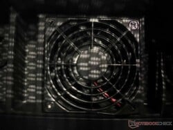 Os ventiladores são reconhecíveis pela superfície do assento em malha