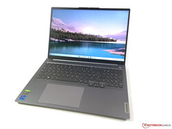 Em revisão: Lenovo ThinkBook 16 G4+. Revise o dispositivo de amostra fornecido por: