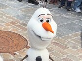 Um robô Olaf, baseado em IA, tombou repentinamente na Disneyland Paris.